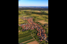 Vue oblique de Vue du village depuis le nord-ouest à Erlenbach bei Kandel dans le département Rhénanie-Palatinat, Allemagne