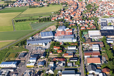 Vue aérienne de Zone commerciale Im Gereut, HGGS LaserCUT GmbH & Co. KG à Hatzenbühl dans le département Rhénanie-Palatinat, Allemagne