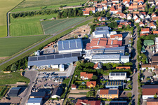 Vue aérienne de Zone commerciale Im Gereut, HGGS LaserCUT GmbH & Co. KG à Hatzenbühl dans le département Rhénanie-Palatinat, Allemagne