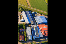 Vue d'oiseau de Zone industrielle Im Gereut avec WWS Metallformen GmbH, HGGS LaserCUT GmbH & Co. KG à Hatzenbühl dans le département Rhénanie-Palatinat, Allemagne