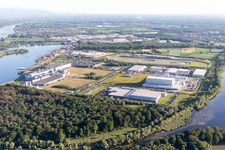Wörth am Rhein dans le département Rhénanie-Palatinat, Allemagne du point de vue du drone