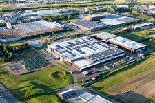 Vue aérienne de Usine de fabrication de véhicules de John Deere GmbH & Co. KG sur John-Deere-Straße dans le quartier d'Untergrombach à Bruchsal dans le département Bade-Wurtemberg, Allemagne