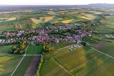 Vue aérienne de Vue du village depuis le nord à Dierbach dans le département Rhénanie-Palatinat, Allemagne
