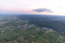 Klingenmünster dans le département Rhénanie-Palatinat, Allemagne depuis l'avion