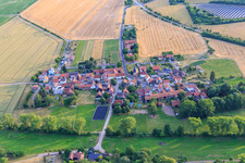 Vue aérienne de Vue du village depuis le nord-est à le quartier Wipperoda in Georgenthal dans le département Thuringe, Allemagne