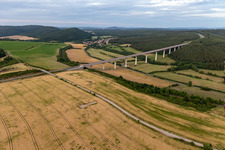 Vue aérienne de Pont de la vallée A71 sur le Zahme Gera à Martinroda dans le département Thuringe, Allemagne