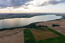 Vue aérienne de Lac Unteruckersee à le quartier Seelübbe in Prenzlau dans le département Brandebourg, Allemagne