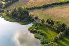 Vue aérienne de Zone de baignade nudiste à Unteruckersee à Prenzlau dans le département Brandebourg, Allemagne