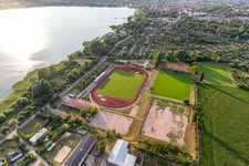 Vue aérienne de Uckerstadion sur l'Uckersee à Prenzlau dans le département Brandebourg, Allemagne