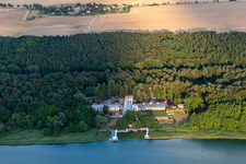 Photographie aérienne de Hôtel Panorama See Resort & Spa Oberuckersee à Oberuckersee dans le département Brandebourg, Allemagne
