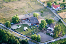 Reithof Trab eV - Équitation thérapeutique sur le lac de Constance à le quartier Wollmatingen in Konstanz dans le département Bade-Wurtemberg, Allemagne hors des airs