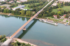 Vue aérienne de Quai pour bateaux à Speyer dans le département Rhénanie-Palatinat, Allemagne