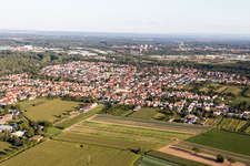 Lingenfeld dans le département Rhénanie-Palatinat, Allemagne depuis l'avion