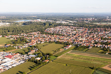 Vue d'oiseau de Lingenfeld dans le département Rhénanie-Palatinat, Allemagne