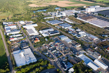 Vue aérienne de Zone industrielle dans les prés de bouleaux à le quartier Offenbach in Offenbach an der Queich dans le département Rhénanie-Palatinat, Allemagne