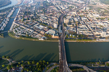 Vue aérienne de Quartier résidentiel du lotissement collectif sur la promenade du Rhin - Rheinallee à le quartier Süd in Ludwigshafen am Rhein dans le département Rhénanie-Palatinat, Allemagne
