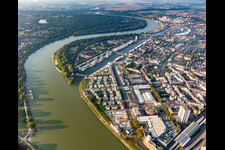 Vue oblique de Quartier résidentiel du lotissement collectif sur la promenade du Rhin - Rheinallee à le quartier Süd in Ludwigshafen am Rhein dans le département Rhénanie-Palatinat, Allemagne