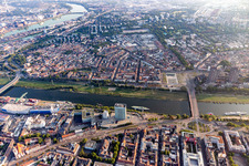 Vue aérienne de Quartier de Neckarstadt-Ouest entre le Vieux-Rhin et le Neckar à le quartier Neckarstadt-Ost in Mannheim dans le département Bade-Wurtemberg, Allemagne