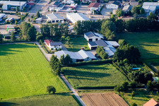 Photographie aérienne de Dans le Rötzwiesen, famille agricole Kerth à le quartier Minderslachen in Kandel dans le département Rhénanie-Palatinat, Allemagne