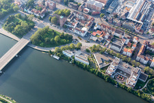 Vue aérienne de Hôtel Marriott sur le Neckar Est à le quartier Bergheim in Heidelberg dans le département Bade-Wurtemberg, Allemagne