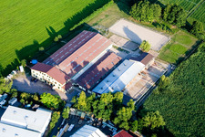 Vue oblique de Ferme équestre à le quartier Minderslachen in Kandel dans le département Rhénanie-Palatinat, Allemagne