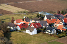 Vue d'oiseau de Niederlauterbach dans le département Bas Rhin, France