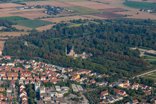 Vue aérienne de Mosquée dans le parc du château de Schwetzingen à Schwetzingen dans le département Bade-Wurtemberg, Allemagne