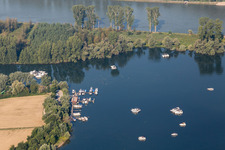Vue aérienne de Port de plaisance sur l'île de Corse à le quartier Oberhausen in Oberhausen-Rheinhausen dans le département Bade-Wurtemberg, Allemagne