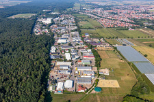 Vue aérienne de Zone commerciale Am Kleinwald à le quartier Herxheim in Herxheim bei Landau dans le département Rhénanie-Palatinat, Allemagne