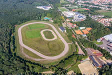 Vue aérienne de Piste à le quartier Herxheim in Herxheim bei Landau dans le département Rhénanie-Palatinat, Allemagne