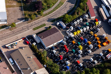 Zone industrielle de Horst à le quartier Minderslachen in Kandel dans le département Rhénanie-Palatinat, Allemagne du point de vue du drone