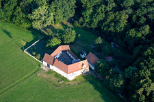 Vue aérienne de Herrenmühle à le quartier Minderslachen in Kandel dans le département Rhénanie-Palatinat, Allemagne