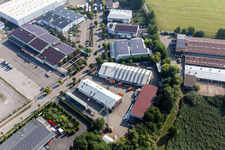 Vue aérienne de Zone industrielle de Horst et implantation d'une entreprise avec l'entreprise de toiture Mindum dans la zone industrielle de Horst à le quartier Minderslachen in Kandel dans le département Rhénanie-Palatinat, Allemagne