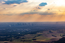 Vue aérienne de Centre-ville avec des immeubles de grande hauteur dans l'horizon du quartier financier de l'est dans le centre-ville à le quartier Gallus in Frankfurt am Main dans le département Hesse, Allemagne