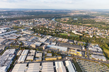 Vue aérienne de Locaux de l'usine d'appareillage Siemens AG Fechenheim et base de livraison DHL Francfort Fechenheim à le quartier Fechenheim in Frankfurt am Main dans le département Hesse, Allemagne