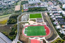 Vue aérienne de Ensemble des installations sportives du complexe sportif du quartier Frankfurter Bogen et du parc sportif Preungesheim à le quartier Preungesheim in Frankfurt am Main dans le département Hesse, Allemagne