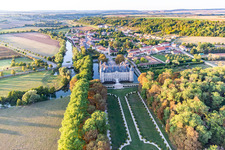 Enregistrement par drone de Château de Haroué à Haroué dans le département Meurthe et Moselle, France