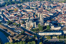 Vue aérienne de Cathédrale Saint-Étienne de Toul à le quartier Croix de Metz Croix d'Argent in Toul dans le département Meurthe et Moselle, France
