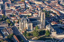 Vue aérienne de Cathédrale Saint-Étienne à Toul dans le département Meurthe et Moselle, France