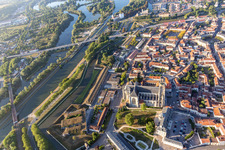 Vue aérienne de Cathédrale Saint-Étienne de Toul à le quartier Pre Saint-Mansuy Sous La Vacherie in Toul dans le département Meurthe et Moselle, France