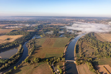 Vue aérienne de Moselle et canal de la Moselle à Gondreville dans le département Meurthe et Moselle, France