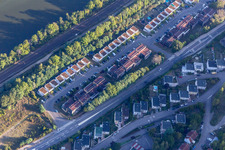 Vue aérienne de Quartier résidentiel au-dessus de la Moselle : Avenue Mozart à Liverdun dans le département Meurthe et Moselle, France