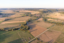 Vue aérienne de Maxey-sur-Meuse dans le département Vosges, France