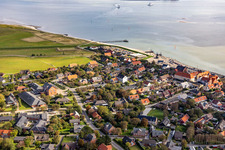 Vue aérienne de Port de ferry à le quartier Nordby in Fanø dans le département Syddanmark, Danemark