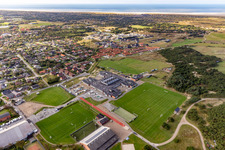 Vue oblique de École et bibliothèque à le quartier Nordby in Fanø dans le département Syddanmark, Danemark