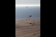 Cerfs-volants sur la plage à Fanø dans le département Syddanmark, Danemark hors des airs