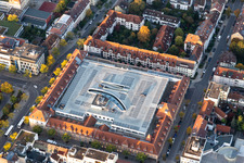 Vue aérienne de Place de parking sur le toit du centre commercial WilhelmGalerie Ludwigsburg à Ludwigsburg dans le département Bade-Wurtemberg, Allemagne