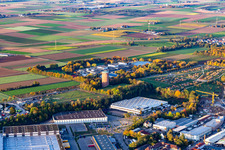 Vue aérienne de Château d'eau, colline romaine, centre scolaire à le quartier Pflugfelden in Ludwigsburg dans le département Bade-Wurtemberg, Allemagne