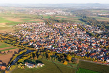 Vue aérienne de Vue des rues et des maisons dans les quartiers résidentiels à Möglingen dans le département Bade-Wurtemberg, Allemagne
