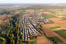 Vue aérienne de Zones riveraines des Glems en Höfingen à le quartier Höfingen in Leonberg dans le département Bade-Wurtemberg, Allemagne
